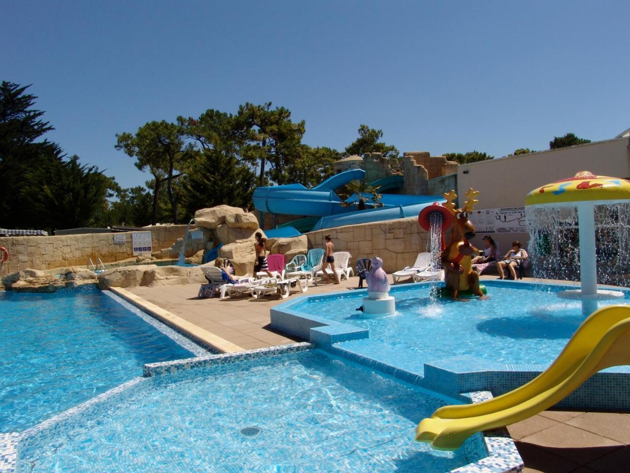 فندق Camping Le Clos Des Pins سا يْليرْ دو ري المظهر الخارجي الصورة